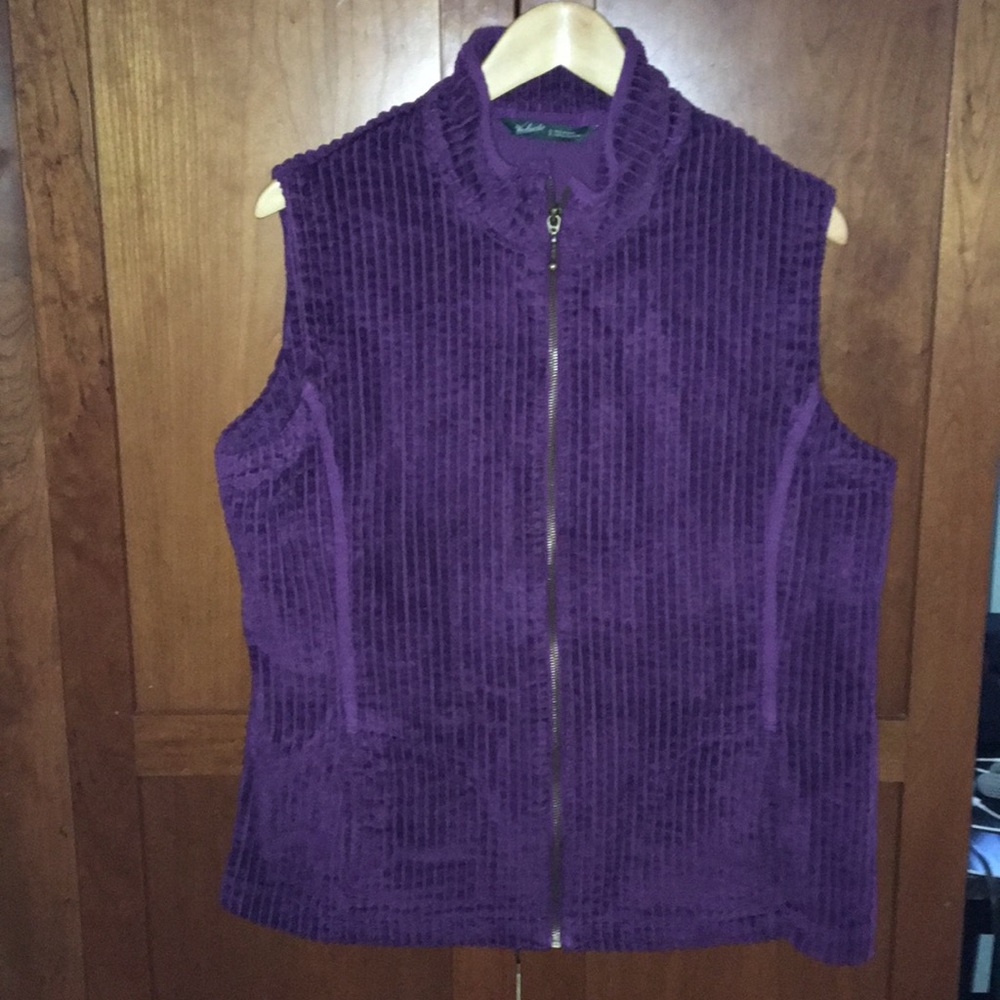 Woolrich L plum wide corduroy zip up vest